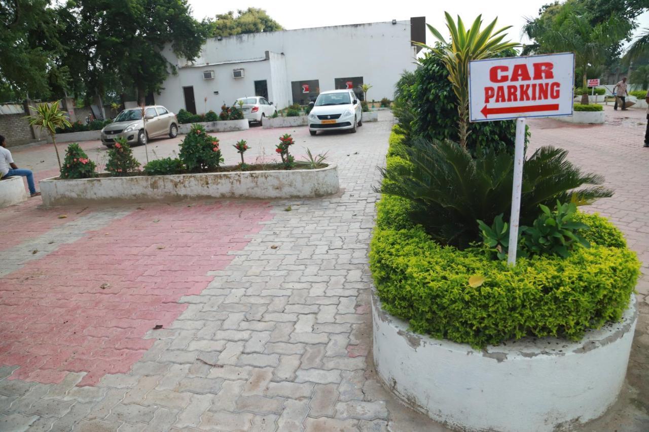 Hotel Sukhdeo Palace Gaya Exteriör bild