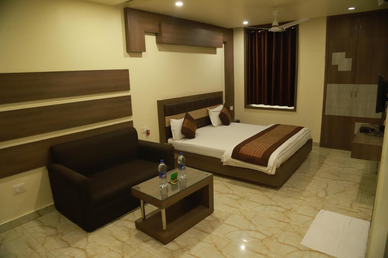 Hotel Sukhdeo Palace Gaya Exteriör bild