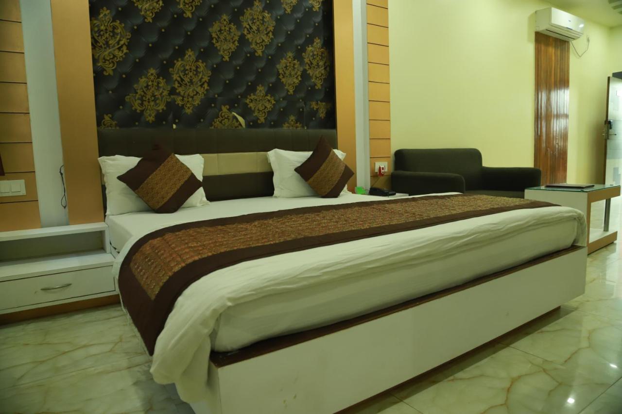 Hotel Sukhdeo Palace Gaya Exteriör bild