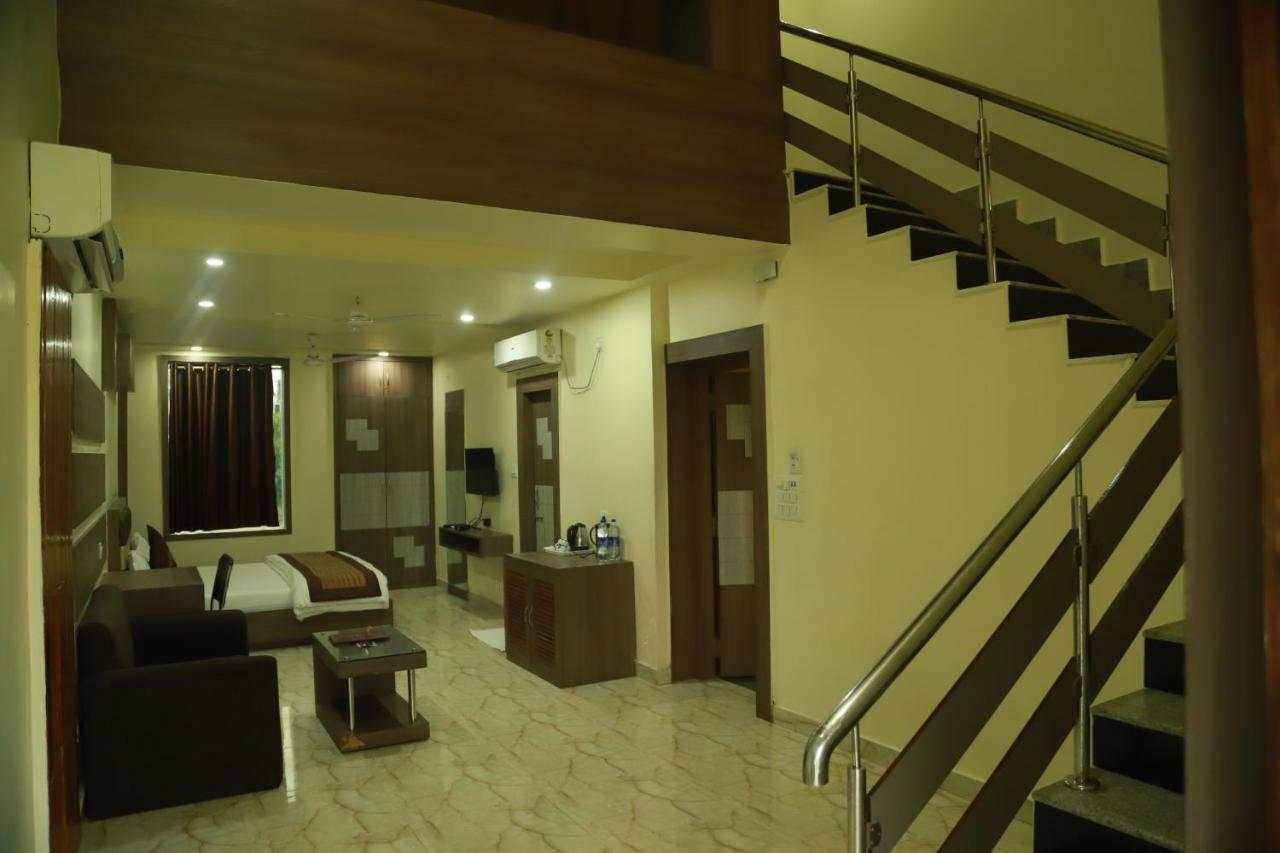 Hotel Sukhdeo Palace Gaya Exteriör bild