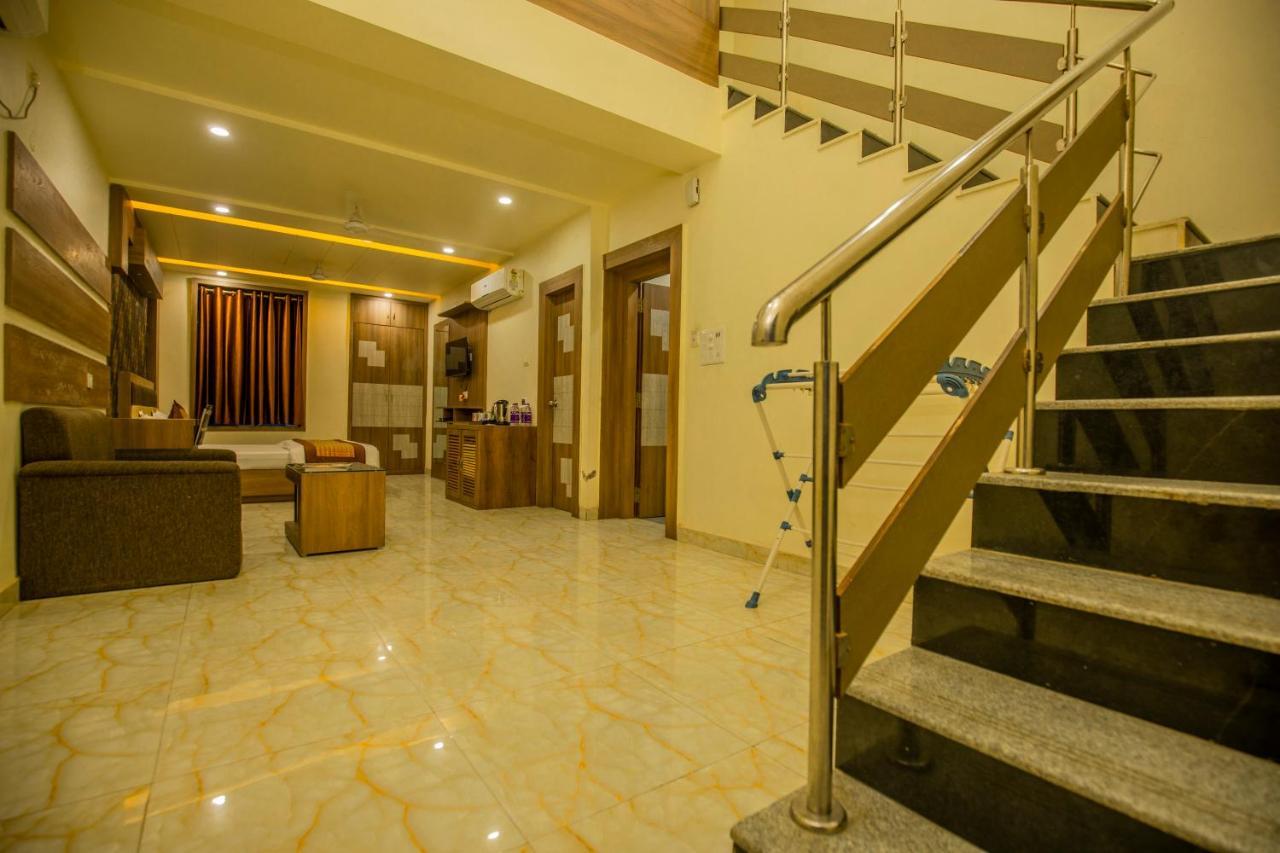 Hotel Sukhdeo Palace Gaya Exteriör bild
